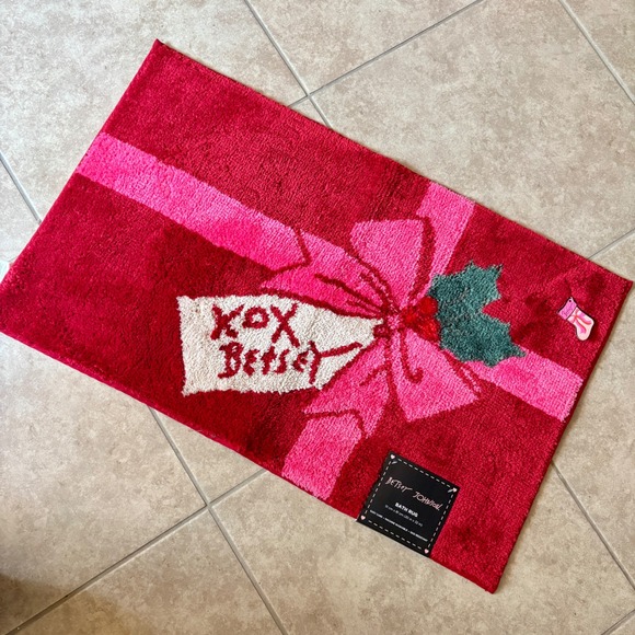 Betsey Johnson Other - Betsey Johnson Bath Rug Present Christmas Holiday XOX Red Pink 20x32 New